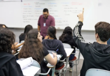 Proibir celulares nas escolas faz diferença no aprendizado?