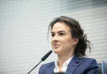 Deputada Bruna Furlan recebe Medalha Walter Leser e destaca compromisso com a saúde pública paulista