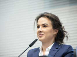 Deputada Bruna Furlan recebe Medalha Walter Leser e destaca compromisso com a saúde pública paulista