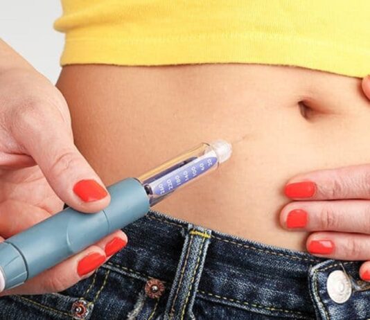 Mulher internada após uso de Mounjaro comprado no Paraguai teve urina avermelhada e fraqueza muscular