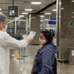 Alerta sanitário: aeroportos da Ásia retomam protocolos da era Covid-19 após novos casos do vírus Nipah