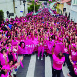 Mulheres ganham autonomia em Santana de Parnaíba com programas de qualificação, bem‑estar e proteção Caminhada Outubro Rosa