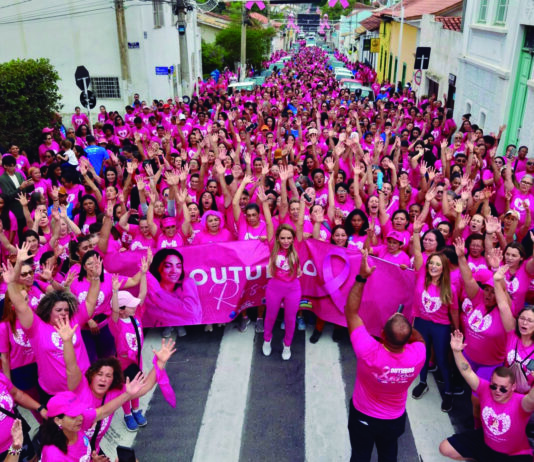 Mulheres ganham autonomia em Santana de Parnaíba com programas de qualificação, bem‑estar e proteção Caminhada Outubro Rosa