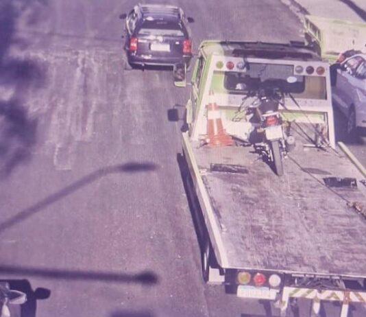 Forças de segurança retiram motocicleta com placa adulterada de circulação em Barueri